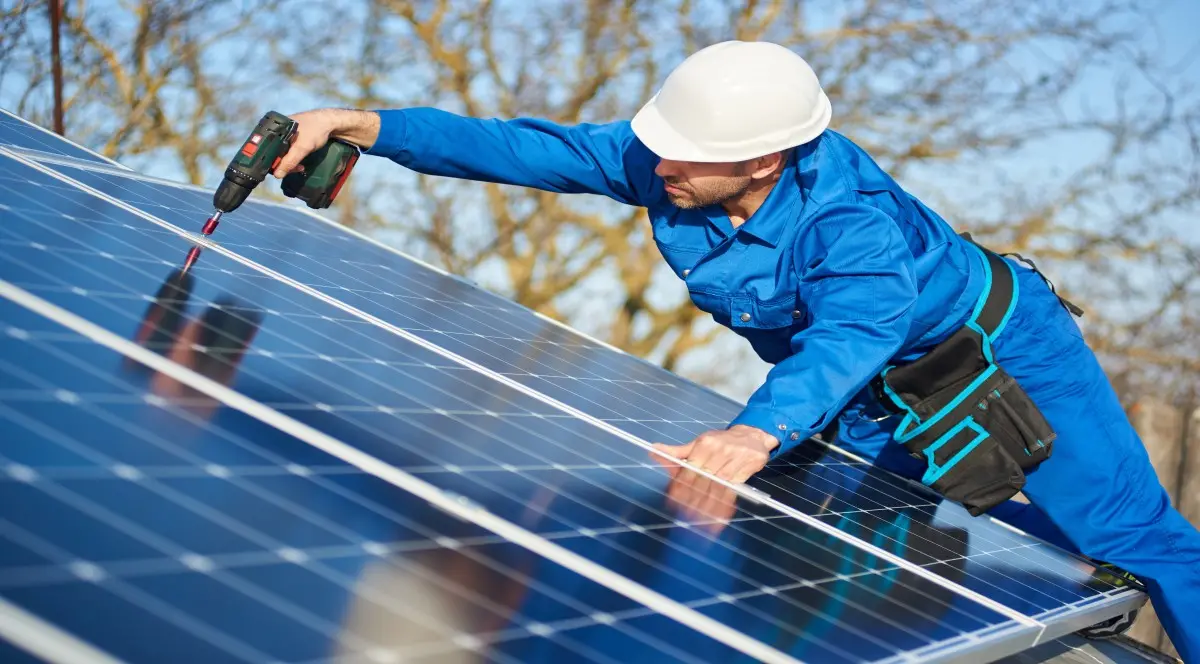 Renting de placas solares: ¿mejor alquilar o comprar?